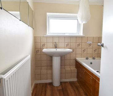 2 bedroom end of terrace house to rent - Photo 1