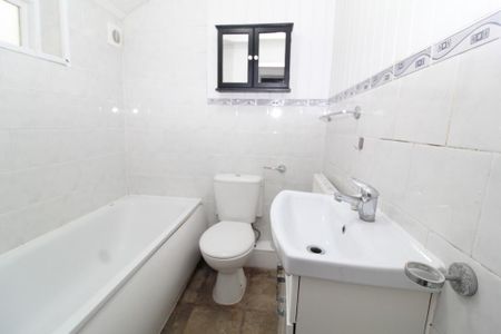2 bedroom terraced house to rent - Photo 5