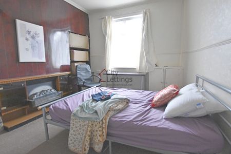 4 Bedroom Mid Terraced House - Photo 3