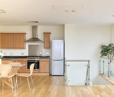 Mortlake High Street, SW14, London - Photo 1