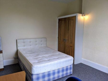 6 bedroom detached house to rent - Photo 3