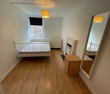 Room in a Shared House, Blomfield Court, SW11 - Photo 2