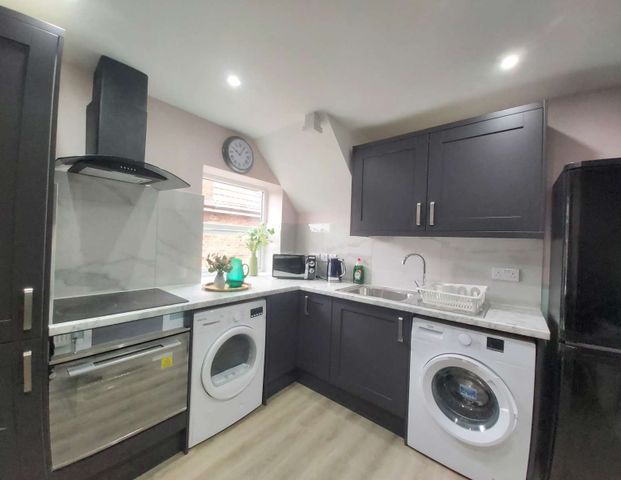 Flat 2, 76 Cannon Hill Lane Room 4 - Photo 1