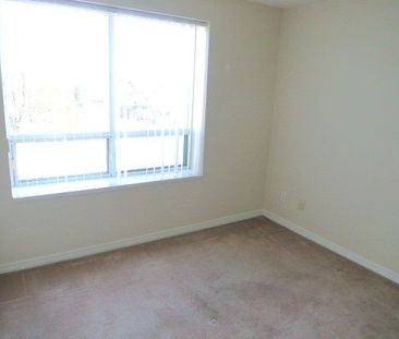 For Lease - 11 Oneida Crescent Unit# 204, Richmond Hill, Ontario - Photo 4
