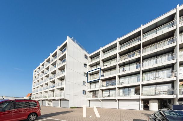 Vernieuwd appartement met 2 slaapkamers vlakbij Havengeul te Nieuwpoort. - Photo 1