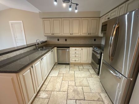 For Lease - 11 Shangrila Terrace, Caledon, Ontario - Photo 2