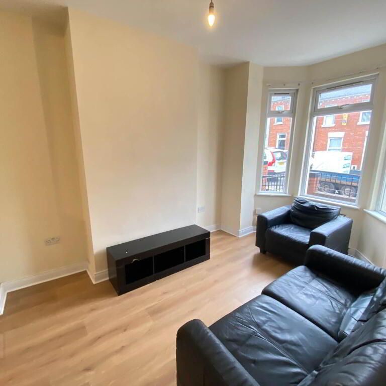 106 My Lady`s Road, Ravenhill, Belfast, BT6 8FB - Photo 1