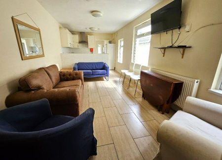 6 bedroom terraced house to rent - Photo 2