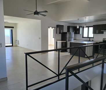 Real Del Mar Tri-level - Photo 4