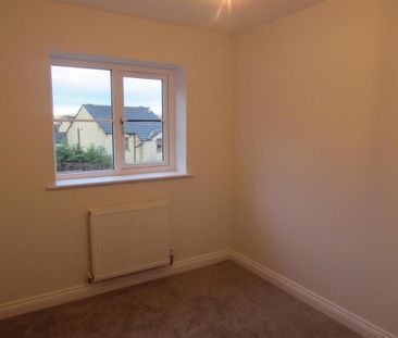 4 bedroom semi-detached house to rent - Photo 6