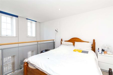A modern split level one bedroom apartment set within a gated school conversion close to Arsenal and Holloway Road stations. - Photo 2