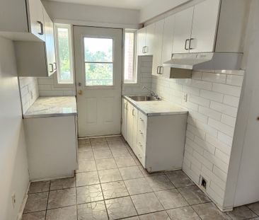 Grand 4 ½ Rénové – Lumineux, Spacieux - Photo 2