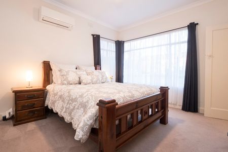 4 BEDROOM CENTRAL HOME - Photo 5