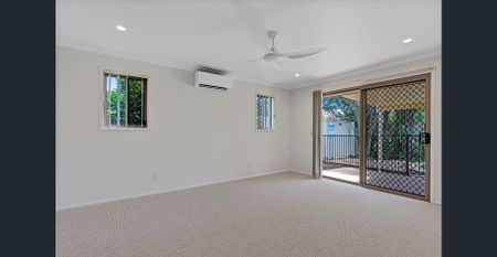 SPACIOUS 4-BEDROOM FAMILY HOME WITH POOL - PRIME LITTLE MOUNTAIN LOCATION - Photo 3