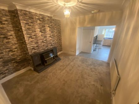 2 bed Apartment - To Let - Photo 2