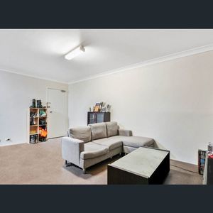 Move in before Christmas !! - Photo 2