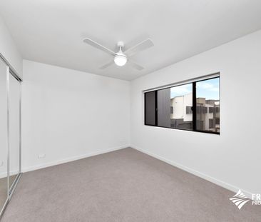 Large 4 Bedroom Townhome with Golf Course Views - Photo 1