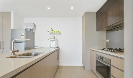 “Outstanding Location Meets Luxury Living” - Photo 5