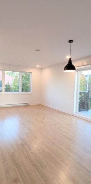 Magnifique Grand Condo 3 1/2- Longueuil Rive-Sud Montérégie 1er mai - Photo 1