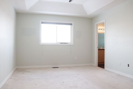 For Lease - 59 Hawke Crescent Unit# Main, New Tecumseth, Ontario - Photo 4