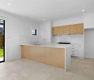 “Stunning 4-Bedroom Duplex – Modern Luxury & Prime Location” - Photo 3