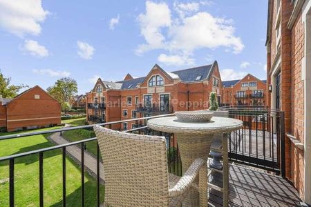Marlborough Drive, Bushey, WD23 - Photo 2