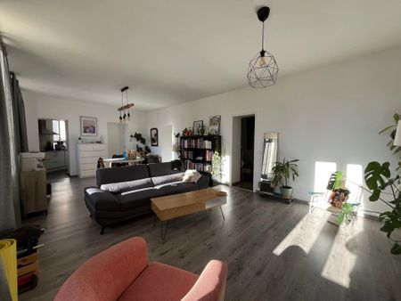 Location Appartement 4 pièces 81m² VALENCE 26000 - Photo 2