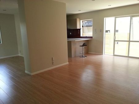 Spacious 5BR Home in Pakuranga - Photo 5