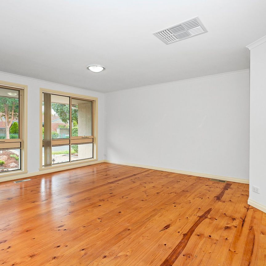 33 Box Avenue, Forest Hill VIC 3131 - Photo 1