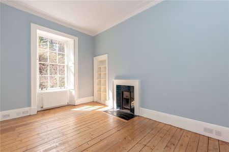 Delightful unfurnished four bedroom Georgian townhouse in a highly sought after location - Photo 2