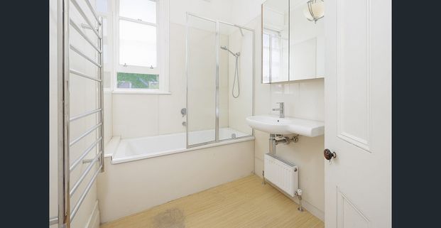 4 Bedroom in the heart of Richmond - Photo 1