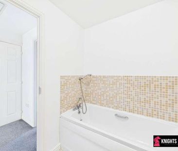 Fieldfare Close, Corby, NN18 - Photo 6