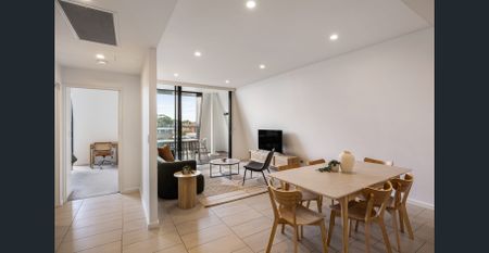 Pet friendly | Flexible leases | Hosted community /Fully Furnished 3 Bed 2 Bath - Photo 2