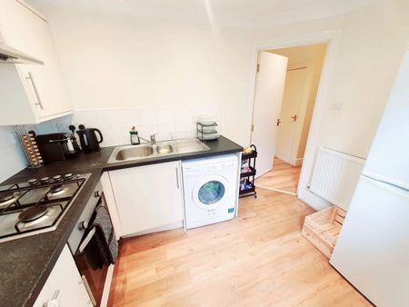 2 Bed Flat, London, SW16 - Photo 2