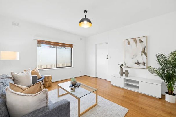 “Gorgeous, Ex-Large and Renovated. More like a little house than a Unit. You'll Love It!” - Photo 1