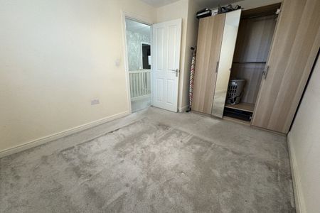 Violet Close - Photo 4