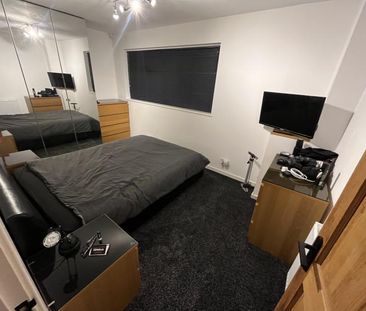 Double room furnished UB5 - own shower room & TV - Photo 2