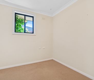 Beautiful 4-Bedroom Home in Center of Holsworthy - Photo 4