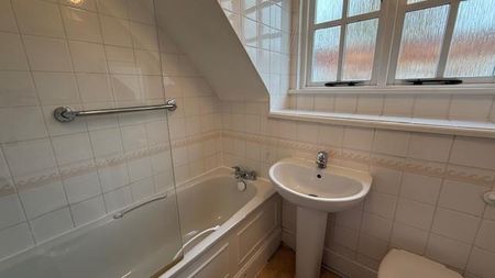 Hillier Road, Guildford, Surrey, GU1 - Photo 4