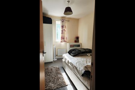 Room in a Shared Flat, Herbert James Close, B66 - Photo 4