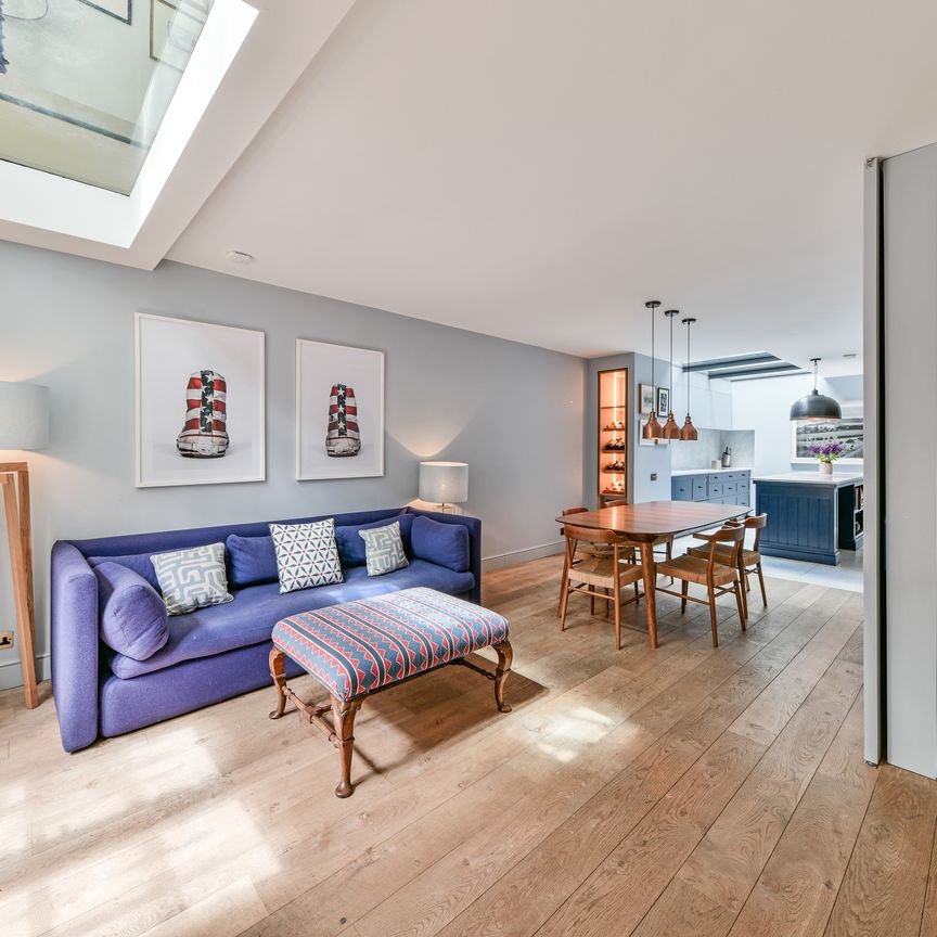 Architecturally Refined Three-Bedroom House in the Heart of Kensington - Photo 1