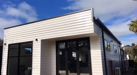 Beautiful fully furnished immaculate modern home in Beachside Location! - Photo 4