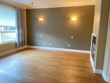 Chantrell Park Executive 4 Bedrooms Plus Den - Photo 4