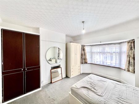 4 bedroom semi-detached house to rent - Photo 5