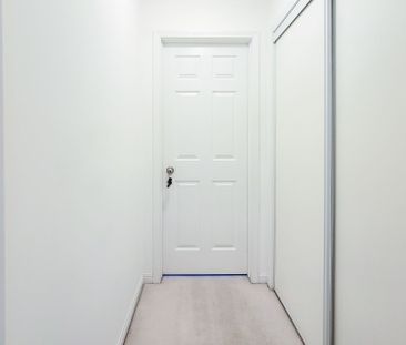 For Lease - 913 Mcewan Drive, Milton, Ontario - Photo 6