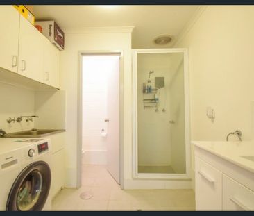 Refurbished 1 bedroom apartment - Photo 1