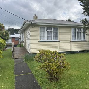 Charming Character Home in Te Kamo - Photo 2