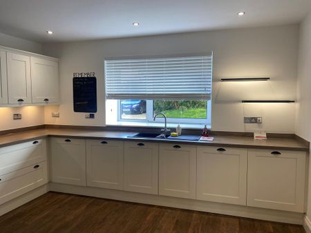 3 bedroom flat to rent - Photo 5