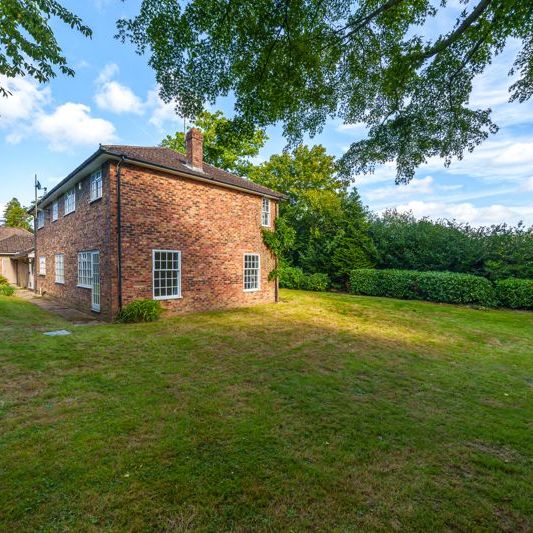 Bunch Lane, Haslemere - 5 bedrooms Property for lettings - Seymours - Photo 1