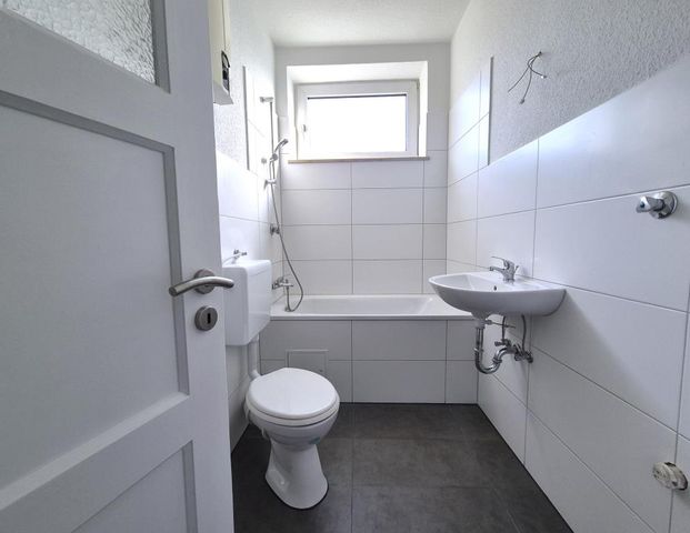 Renovated 3-room apartment on the first floor! - Foto 1